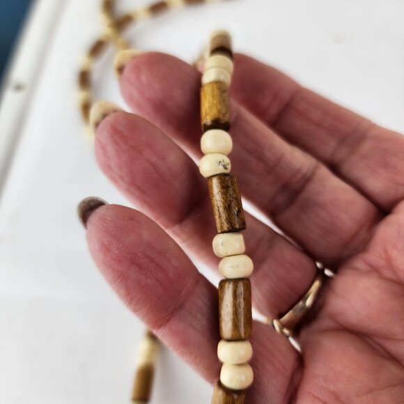 Lot of Two Wooden Beaded Womens Necklaces - Picture 3 of 3